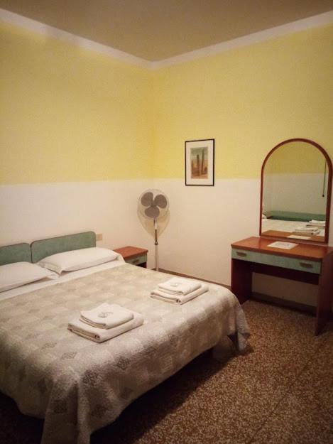 B&B Silvano Bologna Bagian luar foto